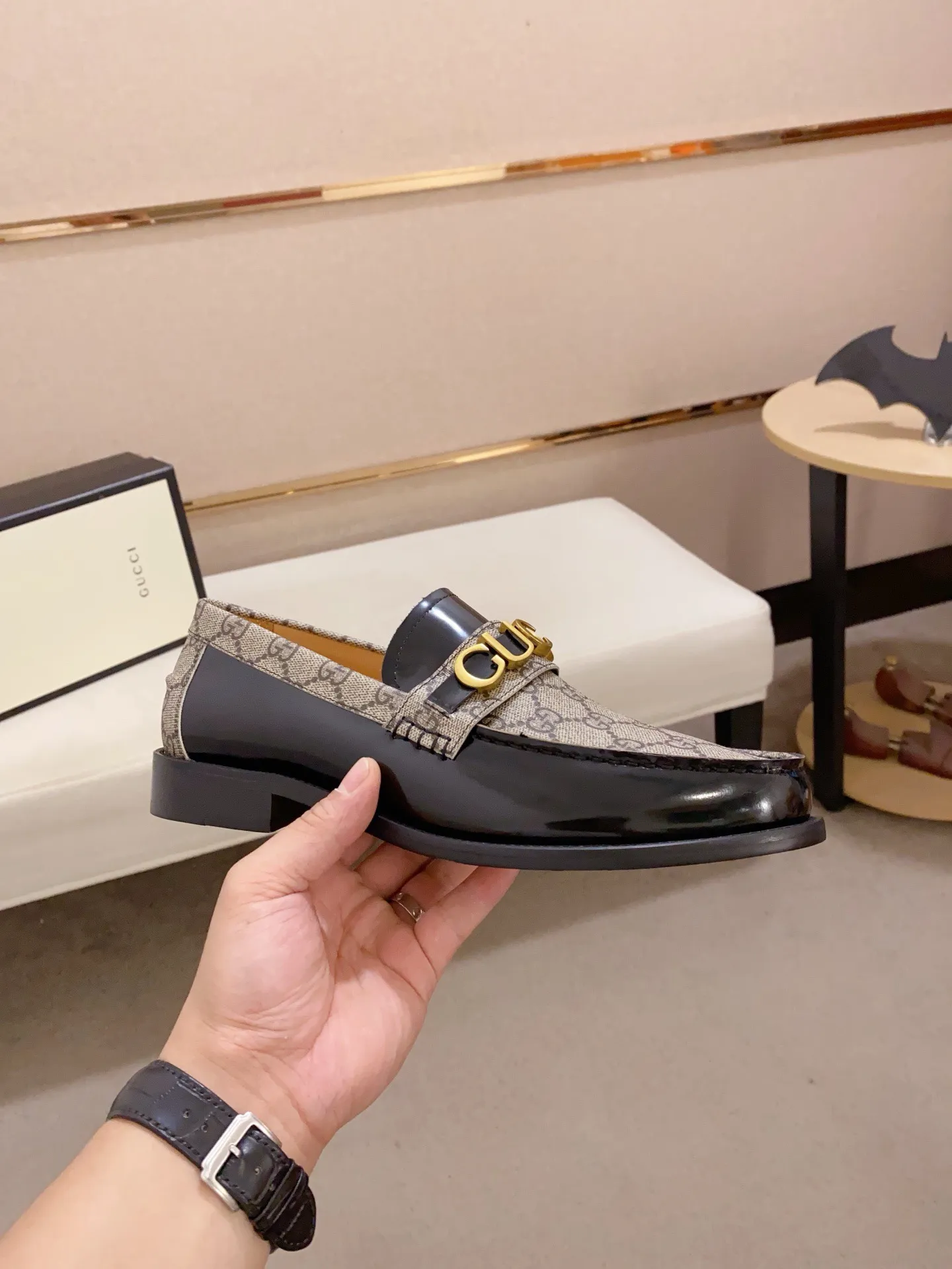 Men's shoes 💰: 580💰 (GUCCI) new series ss hot new products 💢 💠 Casual leather shoes 👞, first layer of cowhide, upper hardware buckle and logo on the side of the shoe, insole and sole with brand logo 💠 💎 Upper: 100% cowhide 💎 Lining: cowhide/100% 💎Feet: cowhide/100% 💎Sole: rubber/100% 💎SIZE: 38 39 40 41 42 43 44 Can be customized 45
